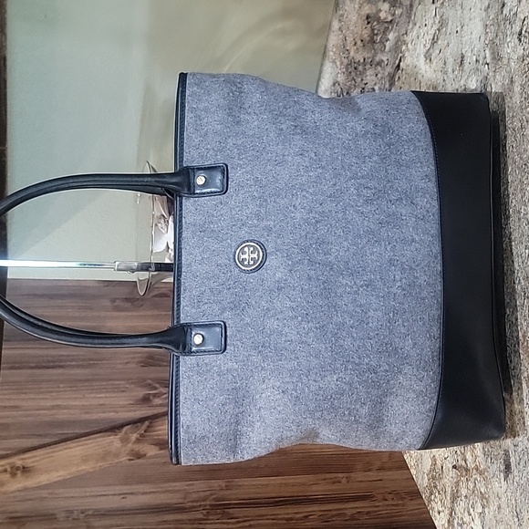 Tory Burch Handbags - Tory Burch EUC Jaden Dark Gray Wool Flannel & Black Leather Tote Bag